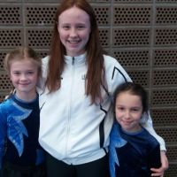 Helena Frache und Leoni Senßfelder mit Übungsleiterin Lea Müller