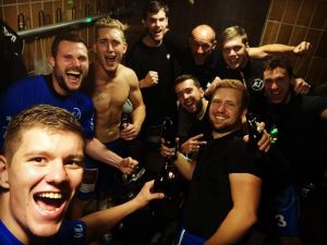 Kabinenselfie nach dem ersten Saisonsieg