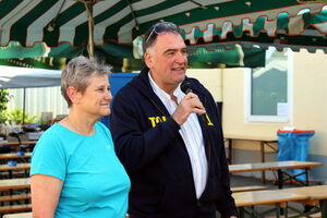 Mit Ovationen verabschiedet:  Ute Flick, hier an der Seite mit Boijemoaster Andreas Rotzinger beim letztjähirgen Volksradfahren