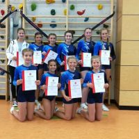 Maria, Sophie, Maya, Lilli, Felicia und Emma und unten sitzen Nikola, Elaine, Emilia und Paulina