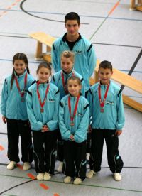 Coach Tim mit den erfolgreichen Kids