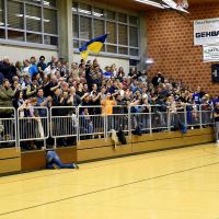 Die Fans - allen voran die Fußballer - sorgten für jede Menge Stimmung (Foto: www.GFotos.de)